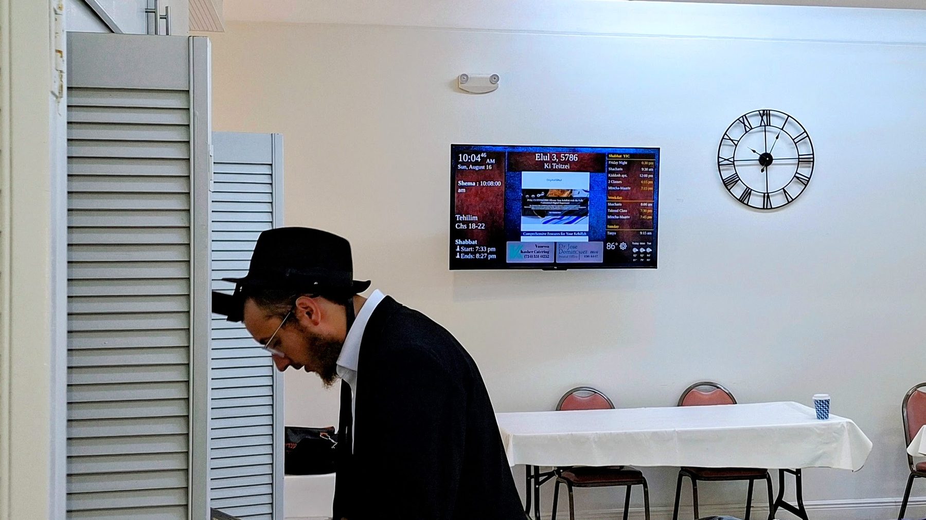 Free zmanim display for a synagogue, installed on the wall of a shul in Pembroke Pines, showing Shabbat times and the weekly schedule